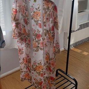 Colorful floral kimono 🌸 🌺 🍁 🌿